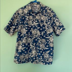 Old Navy Men’s printed button-down size Large